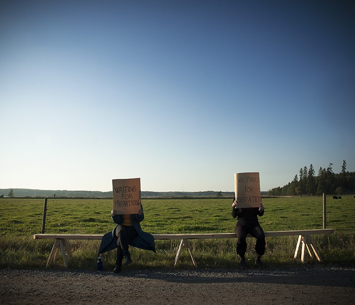 Waiting for migration 03. Isabel León y Ana Matey